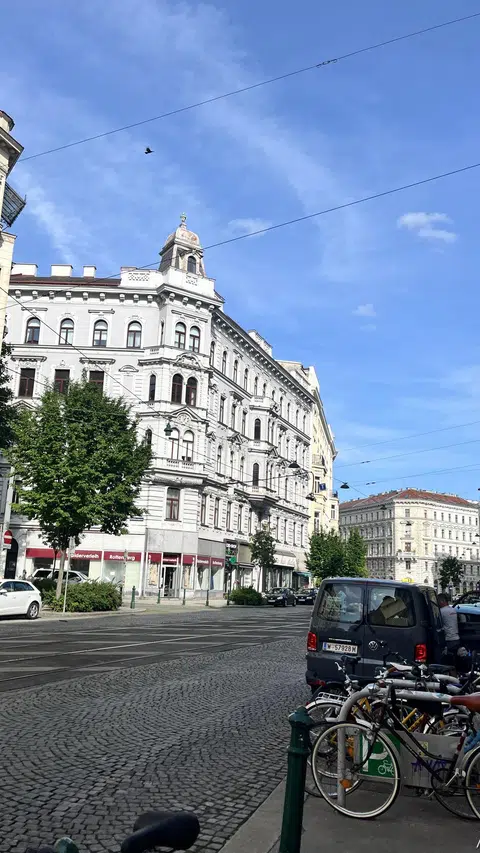 Kawasan Servitenviertel yang sepi, Daerah ke-9 di Vienna.