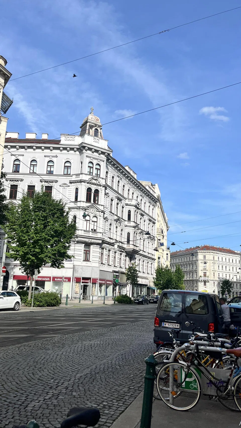 Kawasan Servitenviertel yang sepi, Daerah ke-9 di Vienna.
