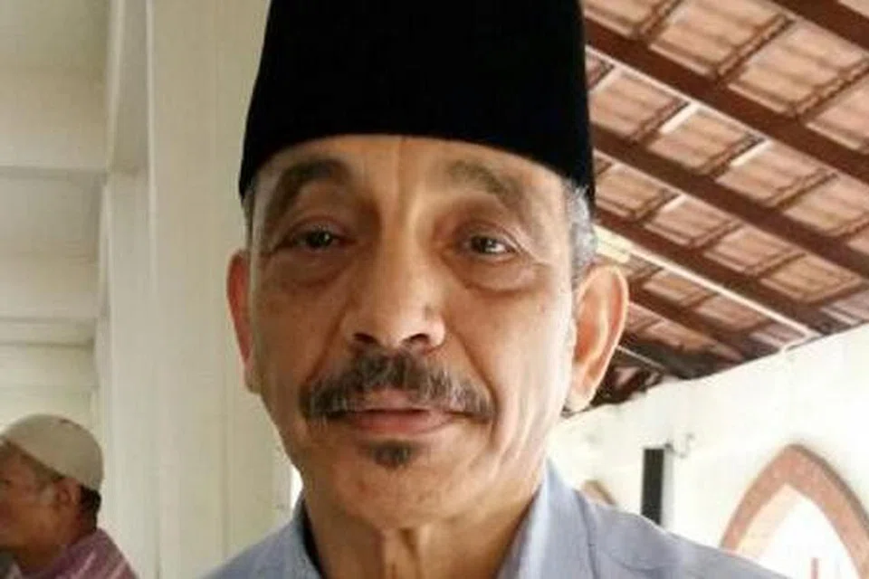 "Saya tahu dia masih sayangkan saya sampai ke akhir hayatnya. Saya tahu dia selalu bertanya tentang saya. Tapi apakan daya, kami masing-masing sudah berkeluarga dan ada kehidupan sendiri. Dan saya juga tidak nafikan saya sayang dia tetapi kami sudah ada keluarga masing-masing." - Ali Bakar, bekas suami Allahyarhamha Datuk Sharifah Aini.