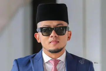 Pempengaruh, caprice, mahkamah, saman fitnah, sita