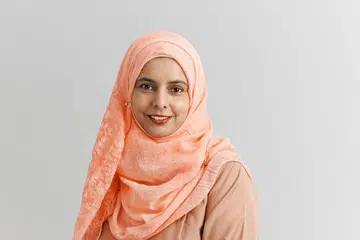 GIGIH BERKHIDMAT: Anggota Parlimen Dilantik (NMP) baru, Profesor Madya Razwana Begum Abdul Rahim, menganggap sokongan keluarga penting dalam segala usaha beliau mengejar ilmu, menjadi sukarelawan dan kini menjadi NMP pula.