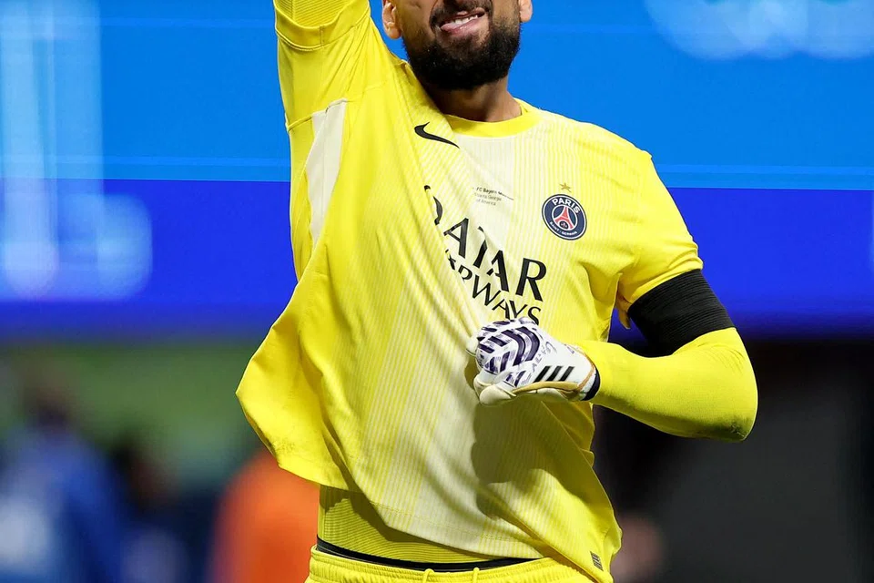 Terdapat spekulasi Gianluigi Donnarumma mungkin berpindah ke Manchester United, Manchester City, atau Chelsea.  