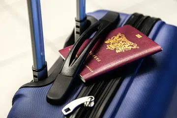 KHIDMAT SEWA PAKAIAN: Dalam usaha mengurangkan kadar karbon dioksida dan metana yang dilepaskan ke udara, syarikat penerbangan Japan Airlines (JAL) dan syarikat dagangan Sumitomo Corporation akan menawarkan khidmat menyewa pakaian bagi memenuhi keperluan musiman demi meringankan beg pelancong.
