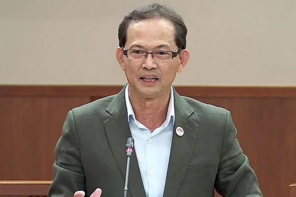 ENCIK LEONG MUN WAI: Mengulangi kenyataan mengelirukannya mengenai warga baru dan NS dalam pos Facebook.