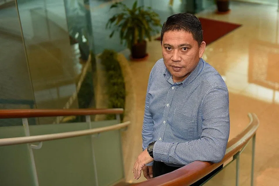 MASJID BERSEDIA: Ketua Unit Strategik Dasar Masjid di Majlis Ugama Islam Singapura (Muis), Encik Yacob Ahmad, telah membantu melakarkan manual prosedur operasi standard (SOP) Persediaan Kecemasan Sektor Masjid supaya masjid-masjid di sini bersedia mengatasi krisis sekiranya sesuatu berlaku. - Foto BM oleh SYAZA NISRINA