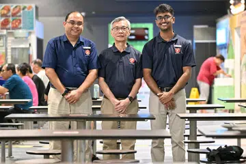 Parti Titik Merah Bersatu (RDU) memperkenalkan tiga calon yang dikatakan akan menerajui pasukan GRC Holland-Bukit Timah – (dari kiri) perunding kewangan, Encik Fazli Talip; pemilik perniagaan, Encik Patrick Tan; dan penolong jurutera, Encik Sharad Kumar.
