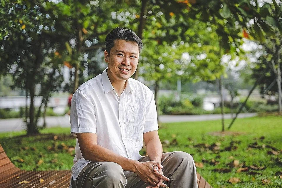 MAHU BANTU WARGA BANGKIT SEMULA: Encik Shawn Huang Wei Zhong percaya bahawa setiap orang berhak mendapat peluang kedua dalam hidup mereka, dan bagaimana kita dapat mewujudkan peluang buat individu untuk bangkit semula. - Foto PAP