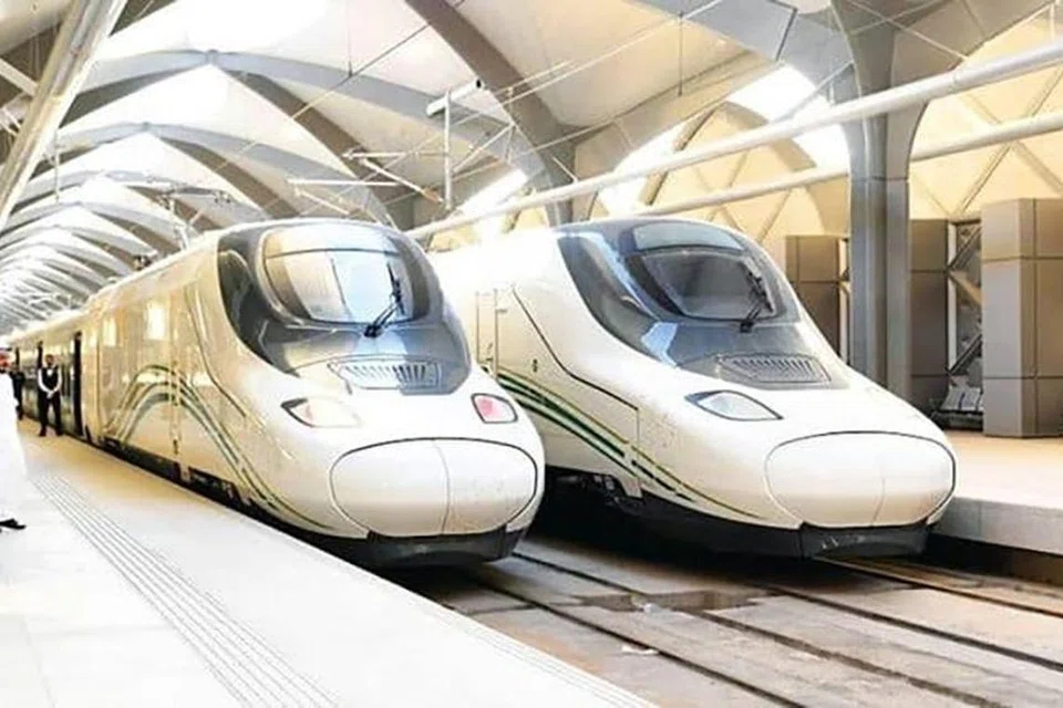 KERETA API BERKEMBAR: Haramain Ekspress menyaksikan jumlah tinggi jemaah Umrah dan pengunjung ke bandar-bandar suci Makkah dan Madinah, serta pengunjung ke bandar Jeddah dan Bandar Ekonomi Raja Abdullah Rabigh, menerusi lima stesen. 