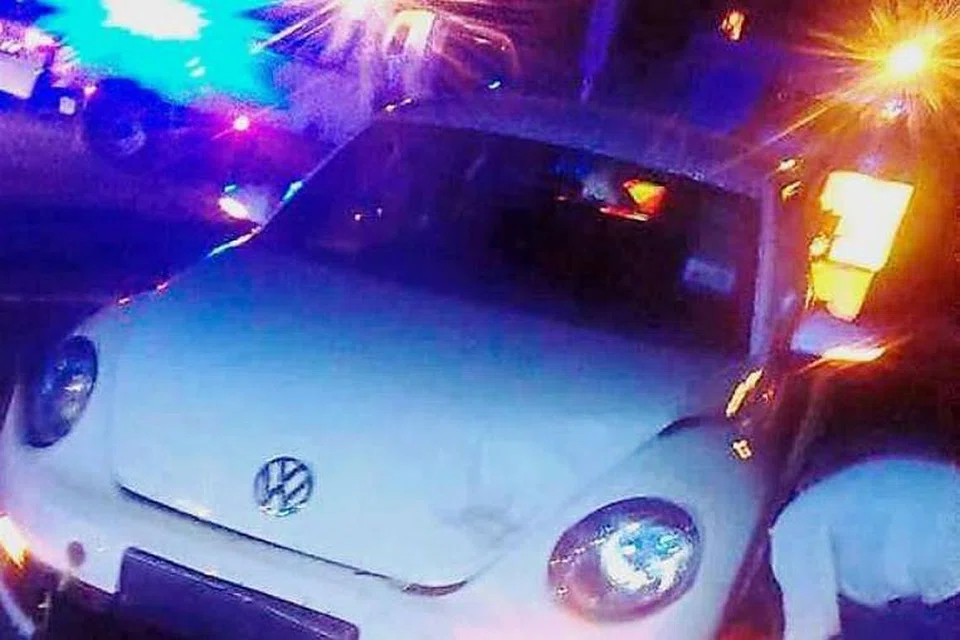 Kereta wanita yang begnya diragut dua perompok, yang cedera parah apabila dilanggar beliau secara tidak sengaja di Ara Damansara, Selangor. 