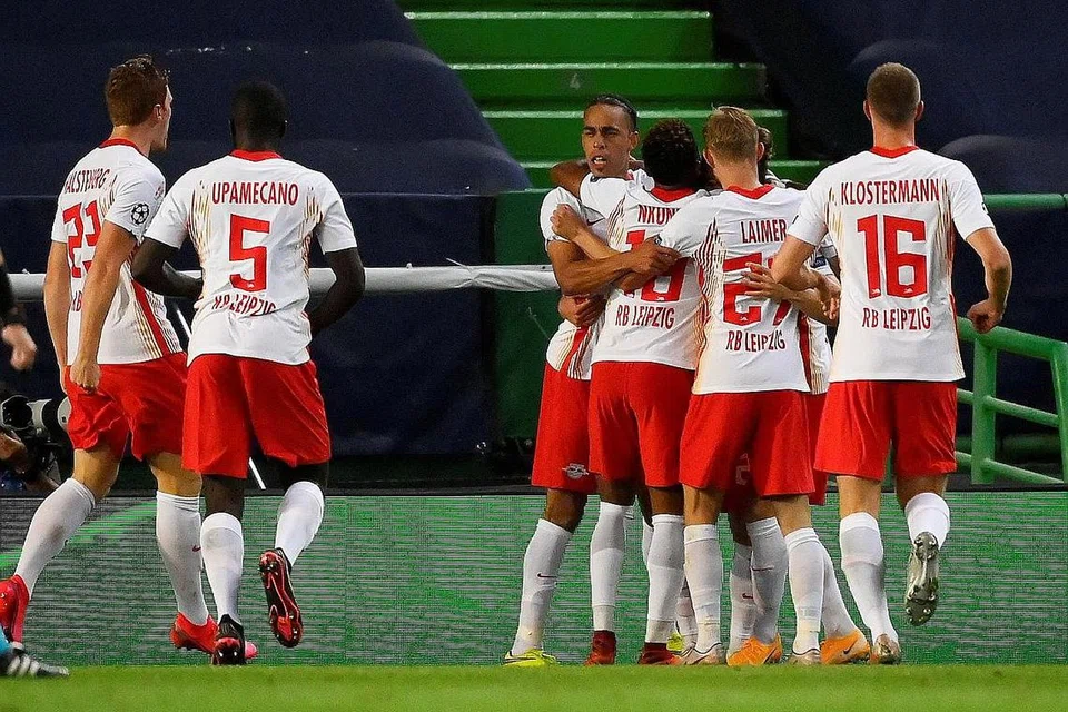 STADIUM BERGEMA SEMULA: Selepas beraksi tanpa penonton beberapa bulan Leipzig akan kembali mendengar sorakan penonton. Kali terakhir Leipzig bermain di depan penyokong di stadium ialah semasa kemenangan 3-0 ke atas Tottenham Hotspurs dalam Liga Juara-Juara 16 Mac lalu. - Foto REUTERS