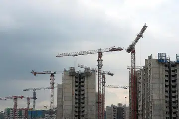 BINA FLAT BARU: HDB merancang melancarkan kira-kira 15,000 flat baru bagi penjualan pada tahun ini. - Foto fail