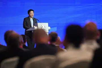 Timbalan Perdana Menteri, Encik Lawrence Wong kelihatan memberi ucapan semasa Sidang Kemuncak Teknologi Pertahanan Singapura keempat di Hotel Shangri-La pada 23 Mac 2023. - 