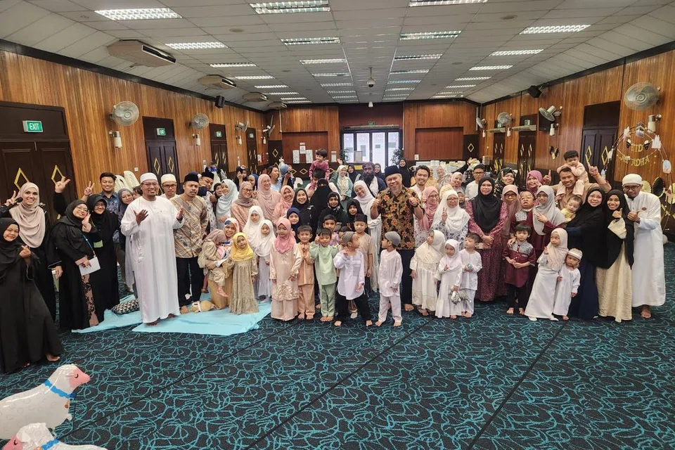 PENGLIBATAN BERSAMA: Ibu bapa pelajar Prasekolah Masjid Ar-Raudhah turut menyokong anak-anak mereka dalam program Tilawah Juz Amma ketika Sambutan Hari Raya Aidiladha 2023. 