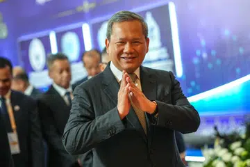 Perdana Menteri Kemboja, Encik Hun Manet, tiba bagi pembukaan persidangan antarabangsa mengenai usaha memerangi penipuan dalam talian di Phnom Penh pada 23 September. Beliau menegaskan Kemboja tidak akan menjadi tempat berlindung sindiket penipuan rentas sempadan, selain menggesa kerjasama antarabangsa lebih erat termasuk perkongsian maklumat risikan dalam masa nyata bagi membanteras rangkaian jenayah itu.