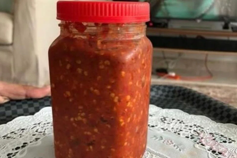MEMBANGKIT SELERA: Sambal belacan air tangan Raja Permaisuri Agong Malaysia, Tunku Azizah Aminah Maimunah Iskandariah, yang membangkitkan selera mantan Perdana Menteri pengasas Singapura, mendiang Encik Lee Kuan Yew.