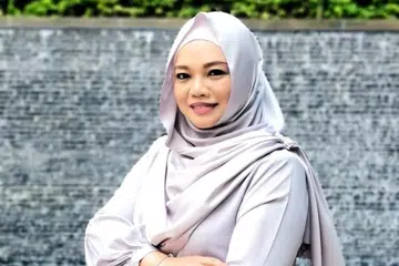 Penulis Cik Kartina Rosli