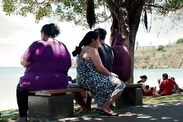 BERAT BADAN MENINGKAT: Pesakit kencing manis dikatakan sukar membendung nafsu makan sehingga mempunyai masalah berat badan, namun kini terdapat ubat terbaru yang mampu mengurangkan kadar gula dalam darah malah membuat berat badan mereka turut berkurangan. - Foto hiasan