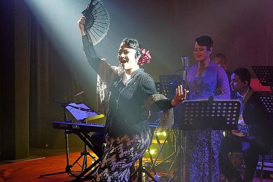 PEMERKASAAN WANITA: Menurut Awal'liyah, beliau sering menekankan tentang pemerkasaan wanita dalam naskhah pentas yang dihasilkan untuk memberi semangat dan cetusan inspirasi buat penonton, dan ini turut diselitkan dalam naskhah Copa Cabana kali ini. - Foto-foto WISMA GEYLANG SERAI