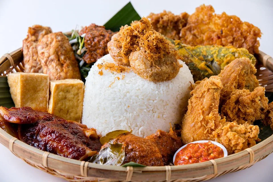 Hidangan nasi jenganan yng enak.