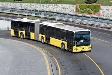 Sistem Bas Gerak Cepat (BRT) konvensional di Turkey. Menurut Penguasa Pengangkutan Darat (LTA), sistem BRT boleh melengkapi perkhidmatan MRT dan bas konvensional dengan menyediakan pilihan pengangkutan berkapasiti sederhana.