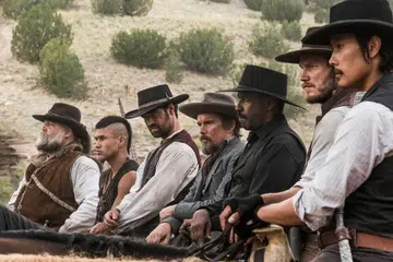 HERO KOBOI: Pelakon filem 'The Magnificent Seven' termasuk (dari kiri) Vincent D'Onofrio, Martin Sensmeier, Manuel Garcia-Rulfo, Ethan Hawke, Denzel Washington, Chris Pratt dan Lee Byung Hun. - Foto SONY PICTURES