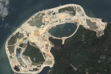 Sempadan polder telah dibentuk di Pulau Tekong, dan pembinaan tembok daik masih berjalan, kata Encik Desmond Lee. 