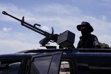 Tentera Syria dikerah untuk mengawal keadaan selepas pertempuran antara penduduk bermazhab Sunni dengan Druze di Al-Soura al-Kubra, di wilayah Sweida, pada 2 Mei.
