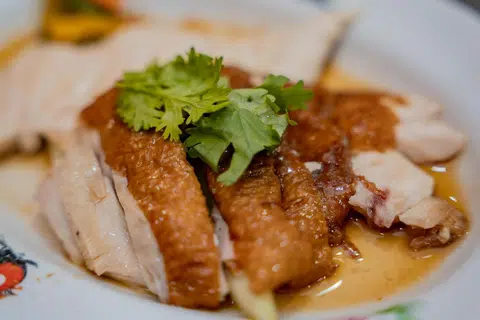 Ayam panggang Evertop Family Restaurant berlemak, masin dan lembut. Sos bijannya juga sangat berperisa.