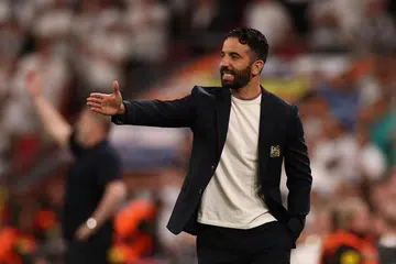 Terdapat laporan sebelum final Liga Juara Europa menentang Tottenham Hotspur bahawa jurulatih Manchester United, Ruben Amorim, tidak akan dipecat jika beliau kalah dan United tidak berjaya ke Liga Juara-Juara musim depan. 