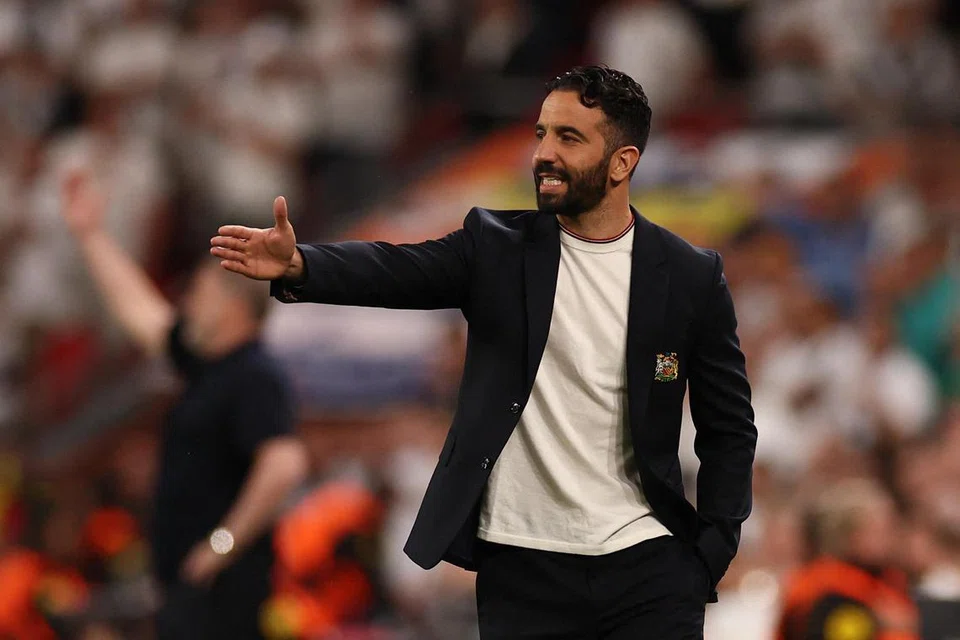 Terdapat laporan sebelum final Liga Juara Europa menentang Tottenham Hotspur bahawa jurulatih Manchester United, Ruben Amorim, tidak akan dipecat jika beliau kalah dan United tidak berjaya ke Liga Juara-Juara musim depan. 