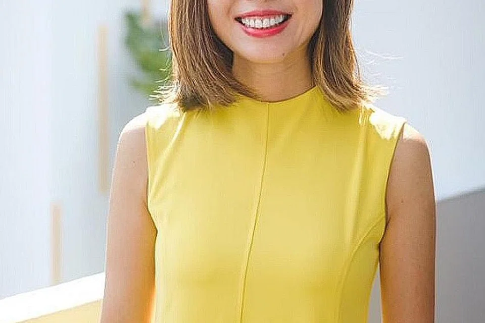 BERUSAHA JAMIN KESEJAHTERAAN RAKYAT: Cik Ng Ling Ling, 48 tahun, telah berumahtangga dan punya seorang anak, memberikan tumpuan dalam perkhidmatan masyarakat dan penjagaan kesihatan dalam masyarakat. - Foto PAP