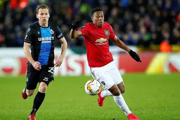 WIRA PASUKAN: Martial cuba melepasi pemain Brugge, Ruud Vormer semasa perlawanan Liga Eropah di Stadium Jan Breydel, Bruges, Belgium. - Foto REUTERS