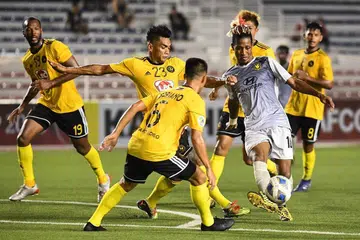 SASAR KEMENANGAN: Pemain Tampines Rovers Jordan Webb (kanan) beraksi dalam perlawanan menentang Kaya FC-Ilo Ilo pada 26 Februari lalu. - Foto TAMPINES ROVERS FOOTBALL CLUB FACEBOOK
