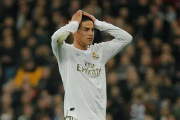 MASA DEPAN LEBIH CERAH?: Hanya masa akan menentukan sama ada keputusan Ancelloti membawa James Rodriguez (atas) ke Everton akan mengubah nasib 'The Toffees' di arena bola sepak. - Foto REUTERS