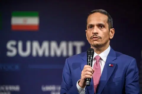 Perdana Menteri Qatar, Sheikh Mohammed bin Abdulrahman Al Thani, berucap sebelum mesyuarat empat pihak membabitkan Amerika Syarikat, Iran, Pakistan dan Qatar di Switzerland pada 21 Jun. Sheikh Mohammed dijadual mengunjungi Tehran pada 27 Ogos bagi meneruskan usaha pengantaraan Qatar untuk meredakan ketegangan, menghidupkan semula dialog Iran-Amerika serta membincangkan kebebasan pelayaran di Selat Hormuz.