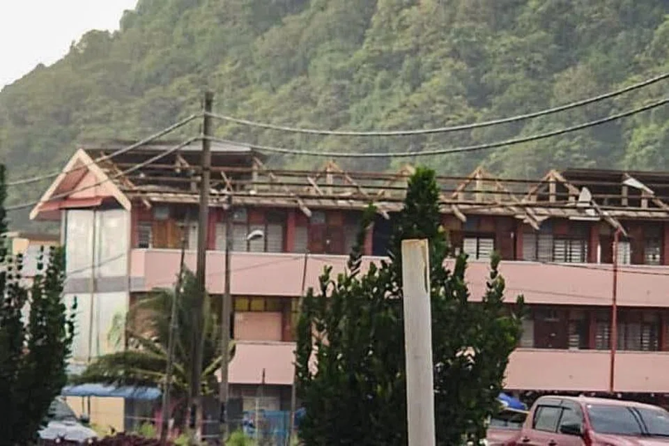Ribut, 2 cedera akibat pokok tumbang di Selangor, sekolah di Perlis terjejas
