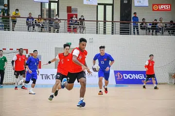 Nur Aziman Rostam mewakili Singapura dalam sukan bola baling pada  peringkat antarabangsa di Sukan SEA dan Kejohanan Bola Baling Lelaki Asia.