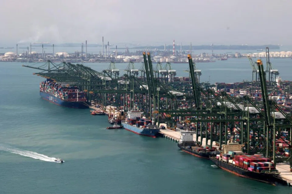 JUMLAH DAGANG DIJANGKA TURUN: Singapura menjangkakan jumlah perdagangan barangan menurun sebanyak 6 peratus hingga 8 peratus.