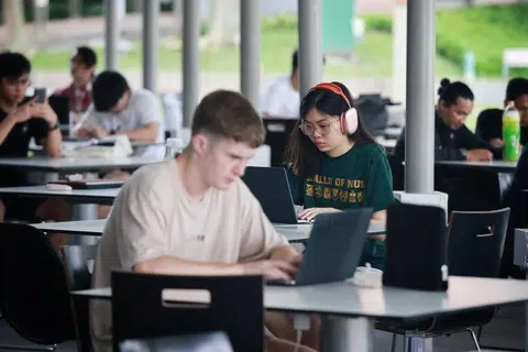 AI, latihan amali, universiti autonomi