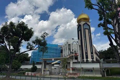 BAKAL DIBUKA SEMULA: Masjid Darul Makmur yang terletak di Yishun Avenue 2 telah menjalani kerja peningkatan sejak 24 April 2023.