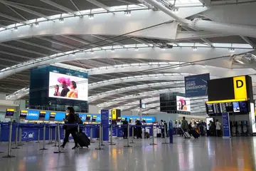 KES TUNGGAL MASYARAKAT BARU: Pelajar 22 tahun yang merupakan PR Singapura yang tiba dari United Kingdom. - Foto hiasan AFP