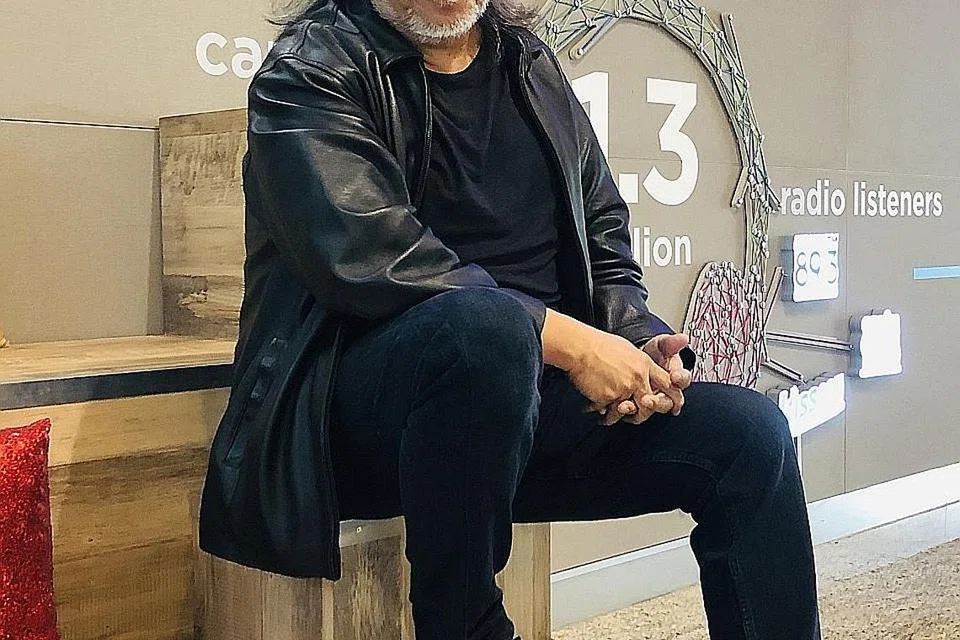 BERJUANG DALAM LAGU: Datuk Ramli Sarip menyifatkan setiap kerja seninya sebagai satu wadah menyampaikan kisah kehidupan yang boleh dijadikan iktibar ataupun penguat semangat. - Foto BH oleh HARYANI ISMAIL