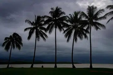 Awan ribut berkumpul di Port Douglas, Queensland, Australia, pada 19 Mac sejurus sebelum ribut Narelle melanda.