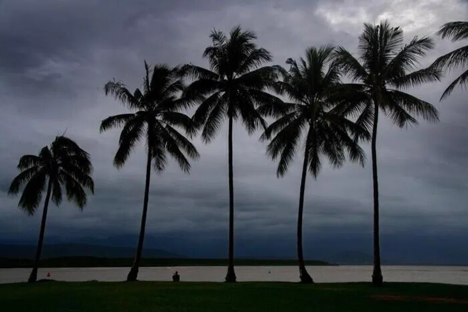 Awan ribut berkumpul di Port Douglas, Queensland, Australia, pada 19 Mac sejurus sebelum ribut Narelle melanda.