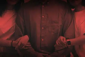 Antara syarat utama untuk berpoligami ialah Penjawat Awam Negara (ASN) lelaki perlu mendapatkan izin bertulis daripada isteri pertama, alasan perubatan yang jelas, dan kelulusan mahkamah. ASN juga perlu membuktikan kemampuan kewangan mereka untuk menyara lebih daripada sebuah keluarga.