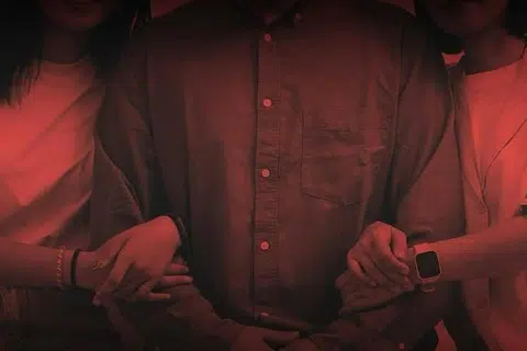 Antara syarat utama untuk berpoligami ialah Penjawat Awam Negara (ASN) lelaki perlu mendapatkan izin bertulis daripada isteri pertama, alasan perubatan yang jelas, dan kelulusan mahkamah. ASN juga perlu membuktikan kemampuan kewangan mereka untuk menyara lebih daripada sebuah keluarga.