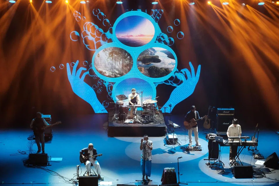 KONSERT PENUH TENAGA: Permainan cahaya dan paparan video sepanjang konsert ‘Nalar Tour Album’ cukup menarik dan sejajar dengan lagu yang disajikan.