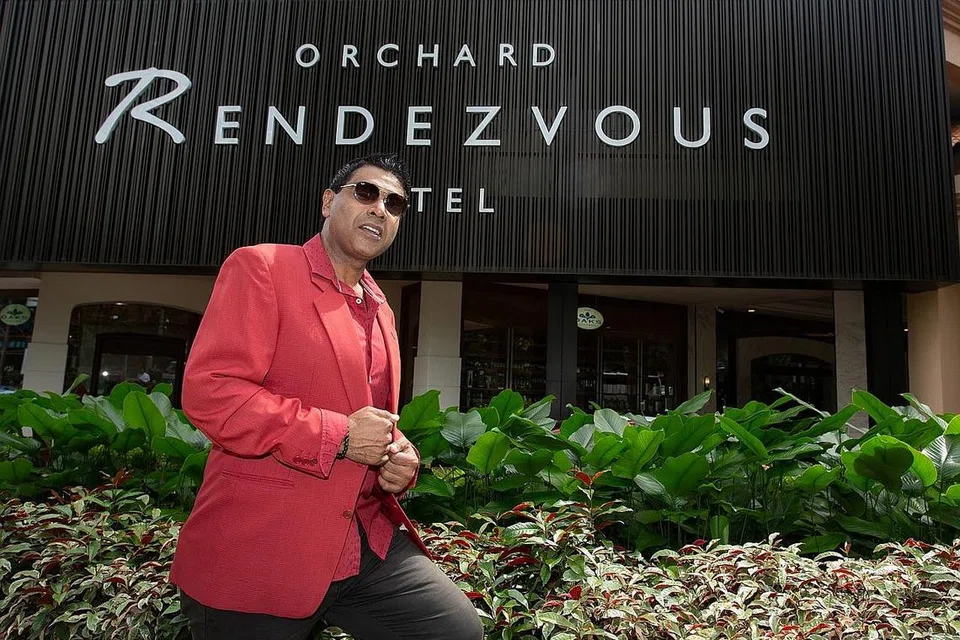 BUKA CAWANGAN BARU: Encik Syah Ibrahim membuka Orange Ballroom@Orchard yang terletak di Hotel Orchard Rendezvous bagi menampung permintaan yang semakin meningkat bagi tempahan majlis walimah. Tempahan majlis walimah di dewan majlis Orange Ballroom di Tanjong Katong Complex sudah penuh pada tahun ini dan hampir penuh pada tahun depan. - Foto BH oleh ZALEHA ABDUL KADER
