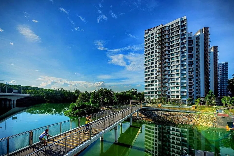 PEMANDANGAN INDAH: Penduduk Hougang Capeview boleh menikmati pemandangan indah Takungan Air Serangoon dari rumah mereka. - Foto HDB