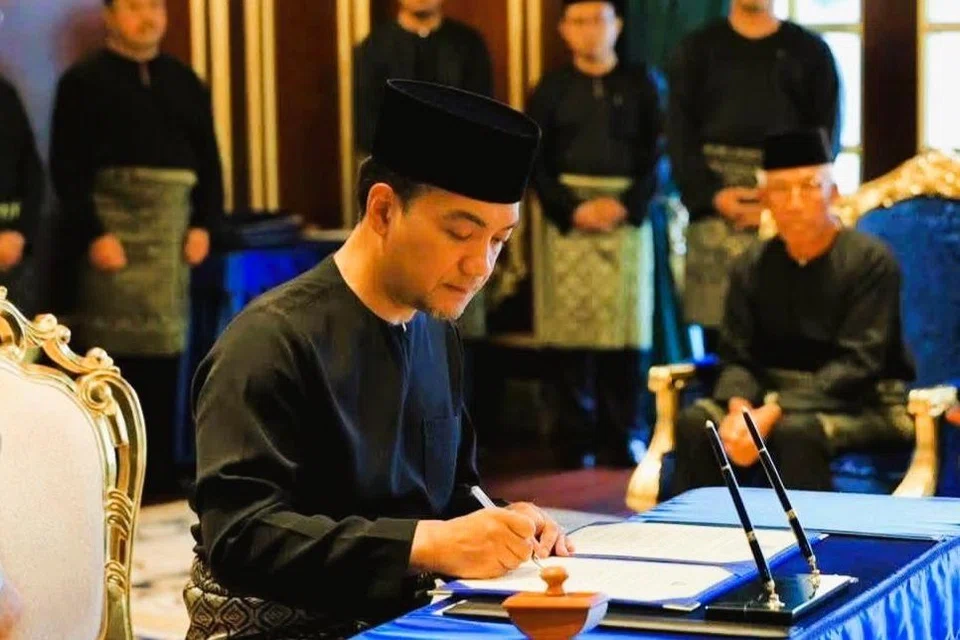 Datuk Onn Hafiz yang juga Ahli Dewan Undangan Negeri (Adun) Machap, mengangkat sumpah jawatan sebagai Menteri Besar Johor pada 12 Julai.